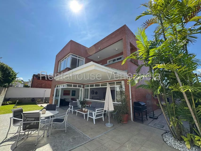 Casa (Multipes Niveles) en Venta en Lomas de La Lagunita, Distrito Metropolitano - 65