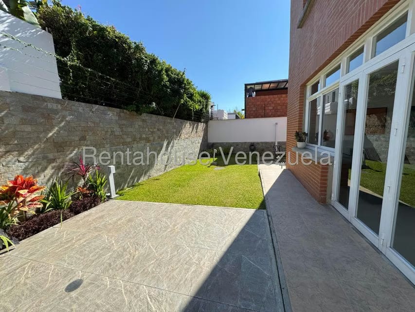 Casa (Multipes Niveles) en Venta en Lomas de La Lagunita, Distrito Metropolitano - 68