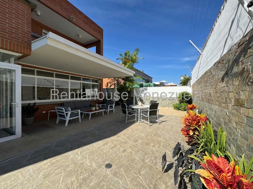 Casa (Multipes Niveles) en Venta en Lomas de La Lagunita, Distrito Metropolitano - 72