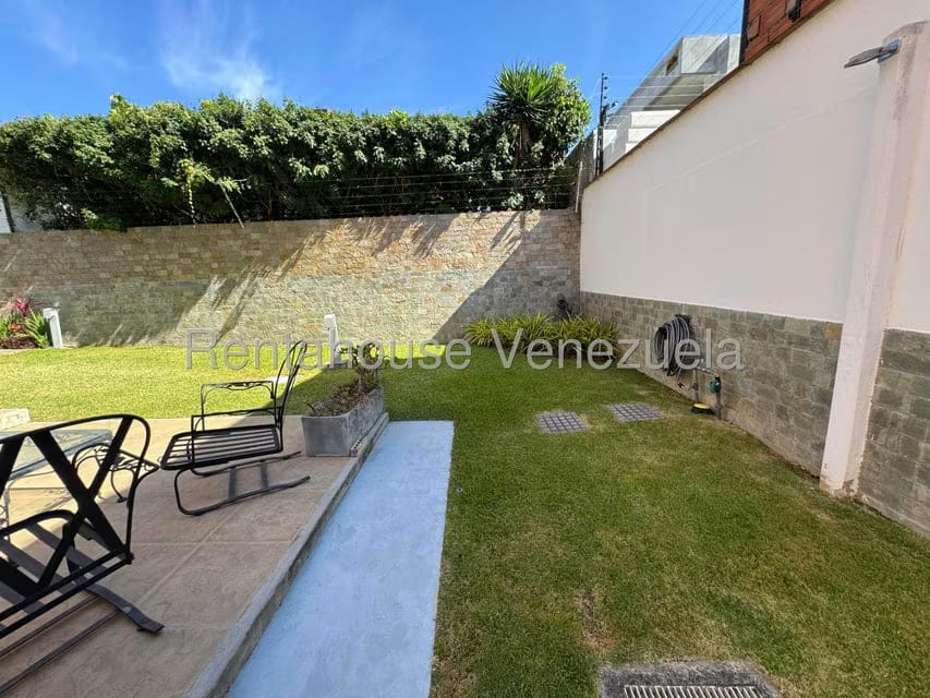 Casa (Multipes Niveles) en Venta en Lomas de La Lagunita, Distrito Metropolitano - 76