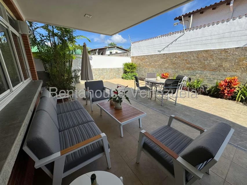 Casa (Multipes Niveles) en Venta en Lomas de La Lagunita, Distrito Metropolitano - 77
