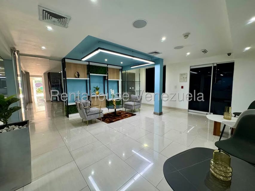 Comercial (Local Comercial) en Venta en Chuao, Distrito Metropolitano - 2