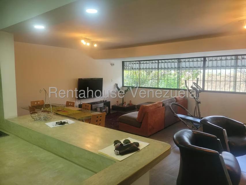 Apartamento (Duplex) en Alquiler en Chuao, Distrito Metropolitano - 2