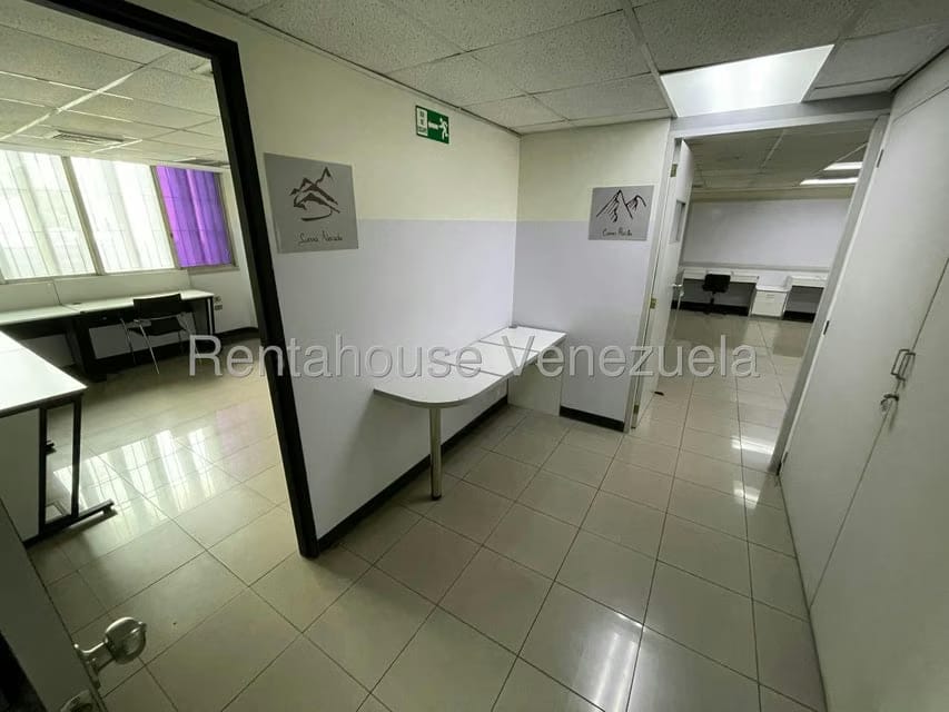 Comercial (Oficina) en Alquiler en Parroquia Catedral, Distrito Metropolitano - 16
