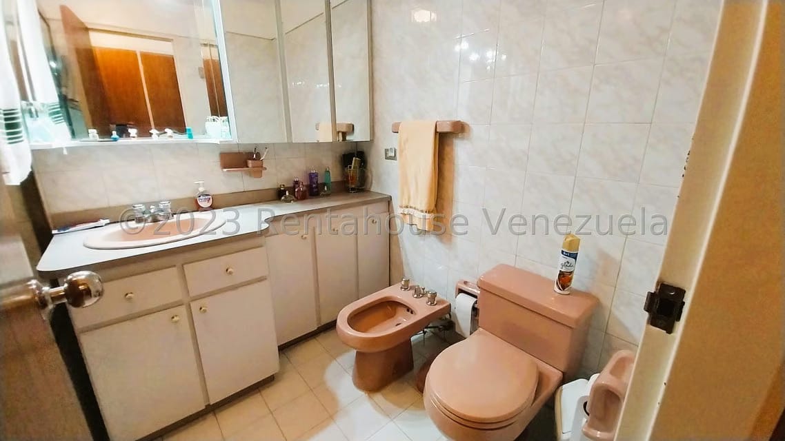 Townhouse (Multiples Niveles) en Venta en La Boyera, Distrito Metropolitano - 25