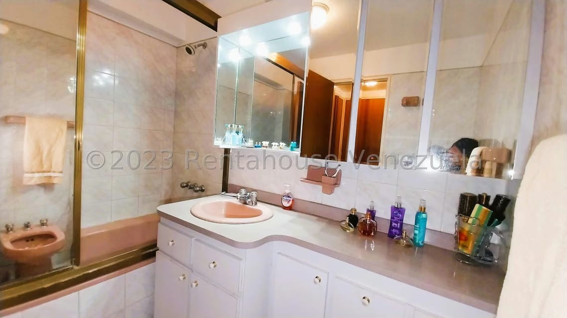 Townhouse (Multiples Niveles) en Venta en La Boyera, Distrito Metropolitano - 26