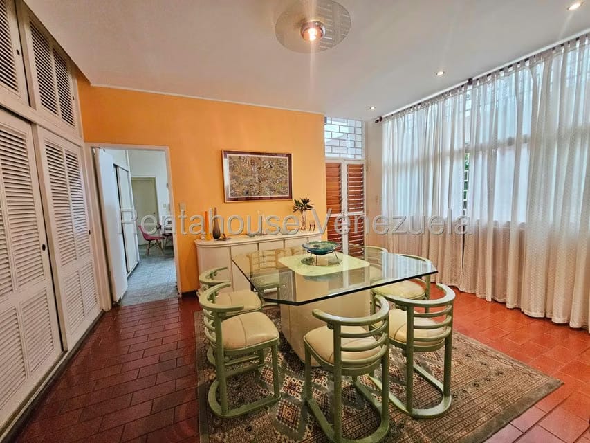 Casa (Multipes Niveles) en Venta en Cumbres de Curumo, Distrito Metropolitano - 16