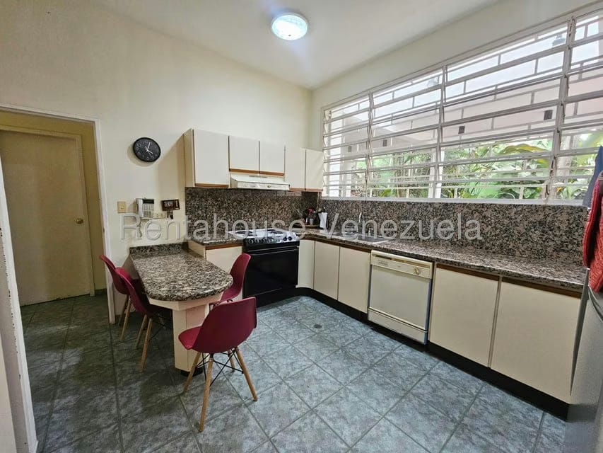 Casa (Multipes Niveles) en Venta en Cumbres de Curumo, Distrito Metropolitano - 17