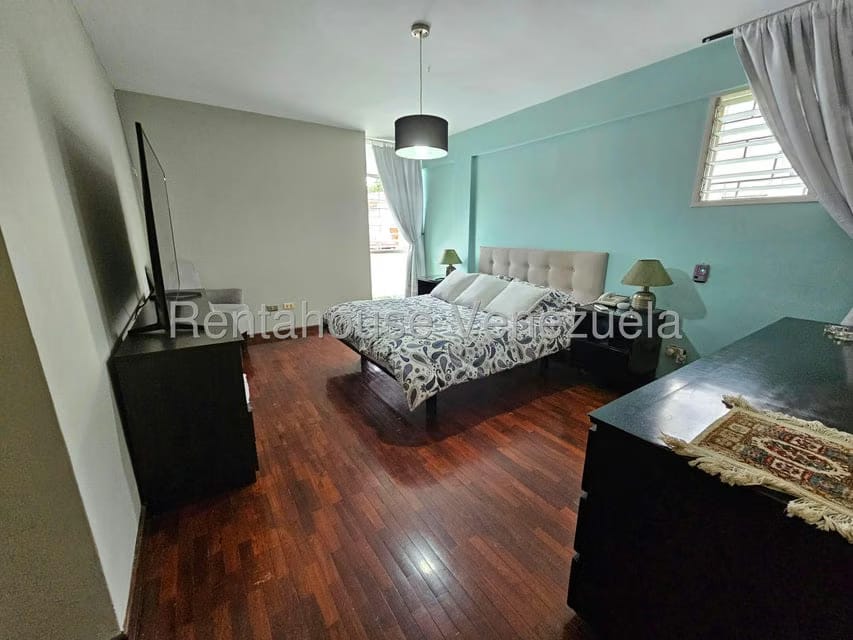 Casa (Multipes Niveles) en Venta en Cumbres de Curumo, Distrito Metropolitano - 23
