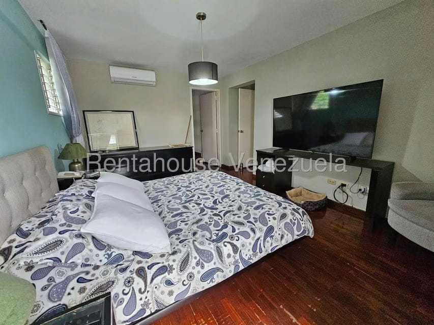 Casa (Multipes Niveles) en Venta en Cumbres de Curumo, Distrito Metropolitano - 24