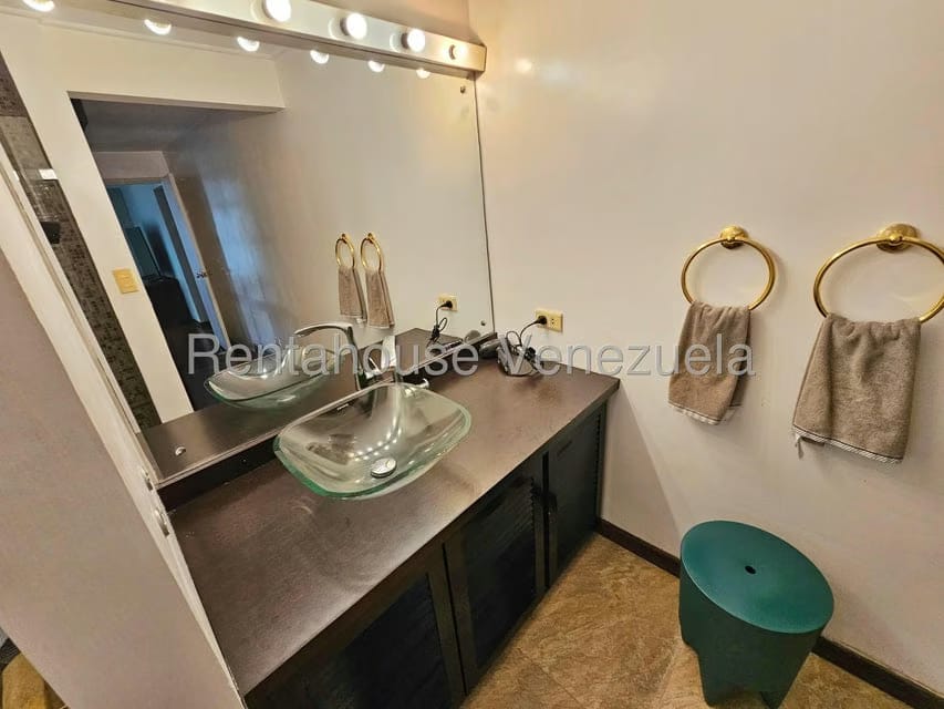 Casa (Multipes Niveles) en Venta en Cumbres de Curumo, Distrito Metropolitano - 26
