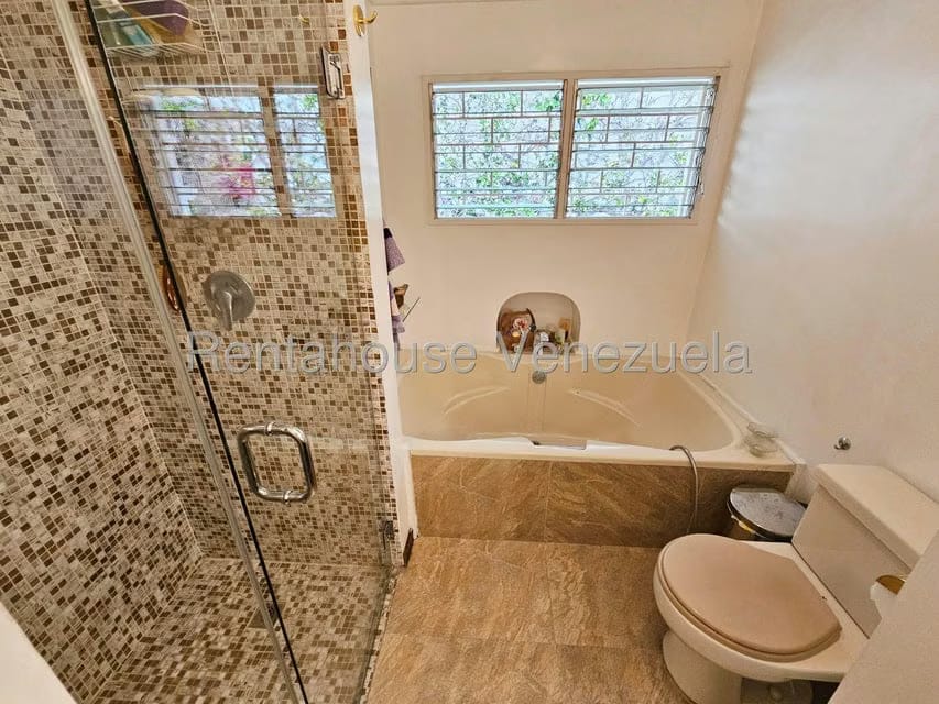 Casa (Multipes Niveles) en Venta en Cumbres de Curumo, Distrito Metropolitano - 27