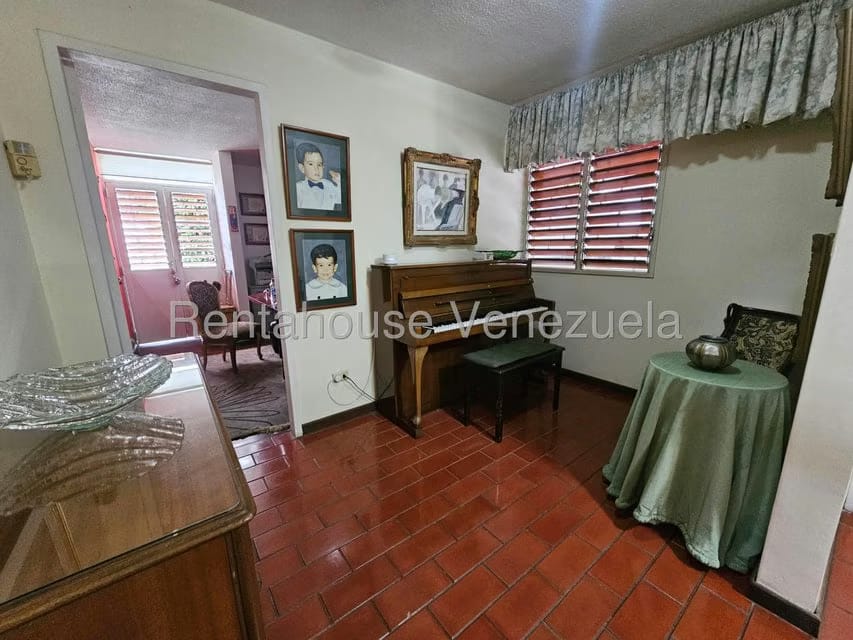 Casa (Multipes Niveles) en Venta en Cumbres de Curumo, Distrito Metropolitano - 4