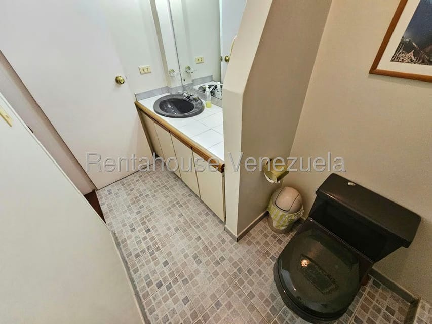 Casa (Multipes Niveles) en Venta en Cumbres de Curumo, Distrito Metropolitano - 33
