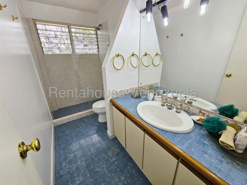 Casa (Multipes Niveles) en Venta en Cumbres de Curumo, Distrito Metropolitano - 37