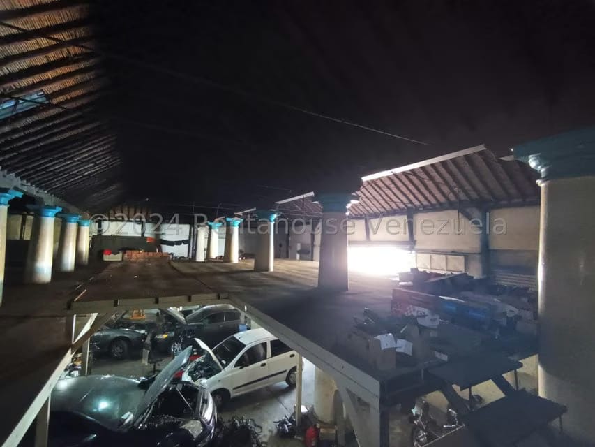 Comercial (Galpon - Deposito) en Venta en Centro, Carabobo - 12