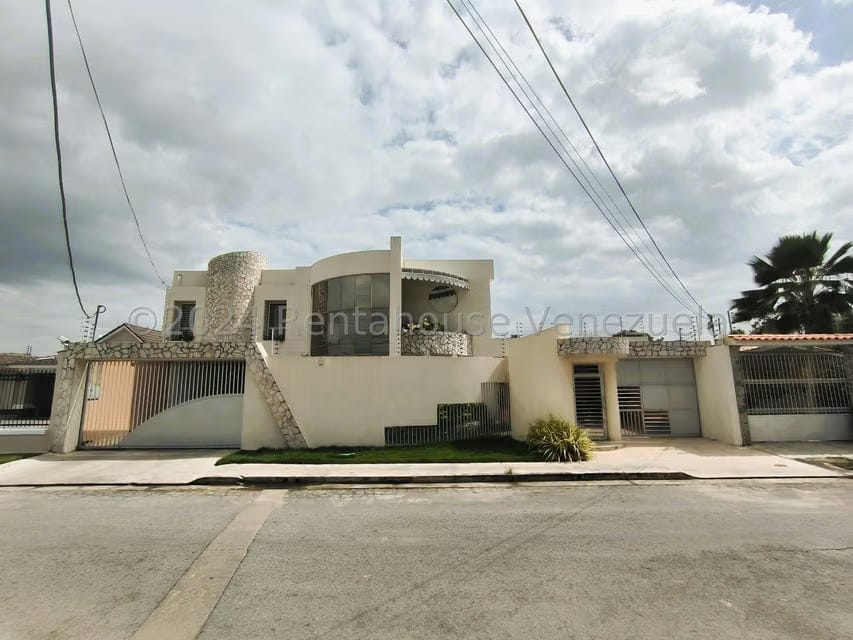 Casa (Multipes Niveles) en Venta en Corinsa, Aragua
