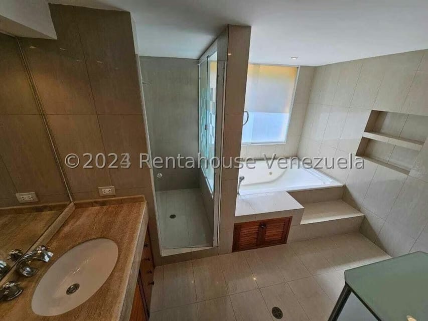 Townhouse (Multiples Niveles) en Venta en La Lagunita Country Club, Distrito Metropolitano - 24