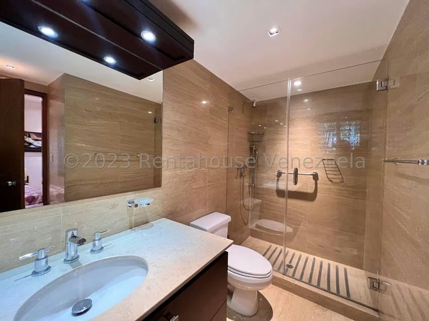 Apartamento (Duplex) en Venta en Campo Alegre, Distrito Metropolitano - 23