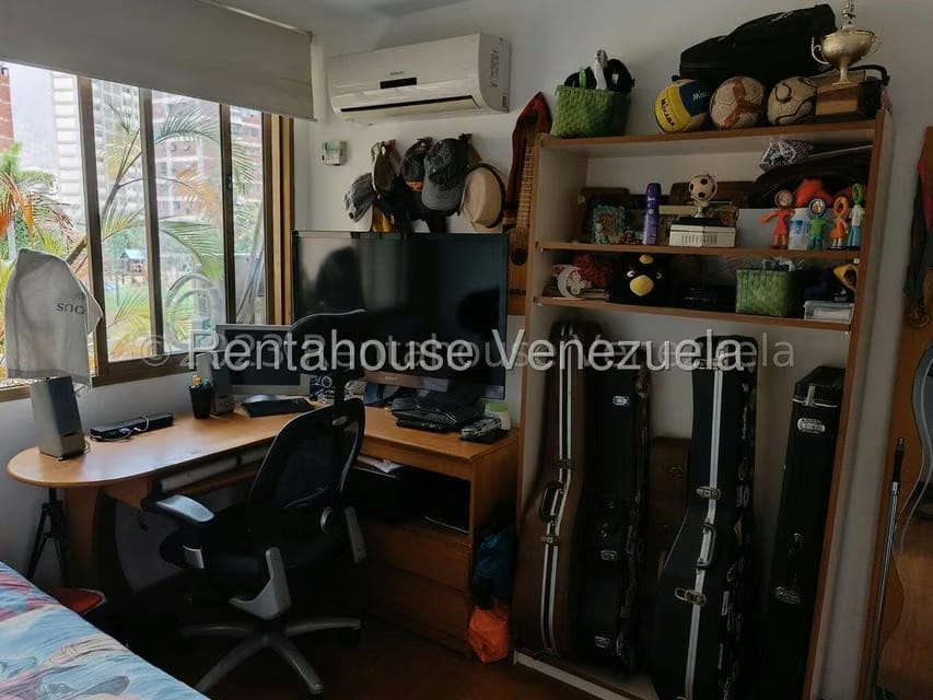 Apartamento (1 Nivel) en Alquiler en Colinas de Quinta Altamira, Distrito Metropolitano - 17