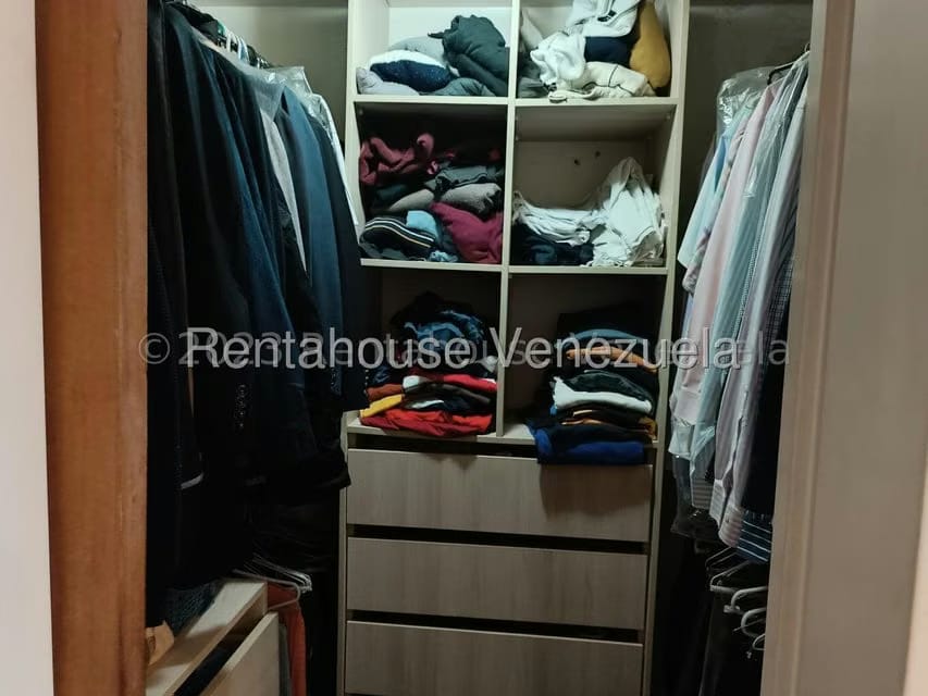 Apartamento (1 Nivel) en Alquiler en Colinas de Quinta Altamira, Distrito Metropolitano - 23