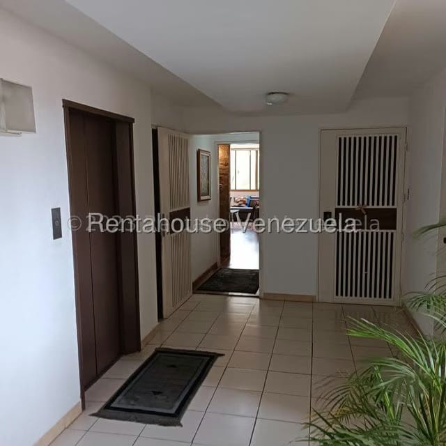 Apartamento (1 Nivel) en Alquiler en Colinas de Quinta Altamira, Distrito Metropolitano - 29