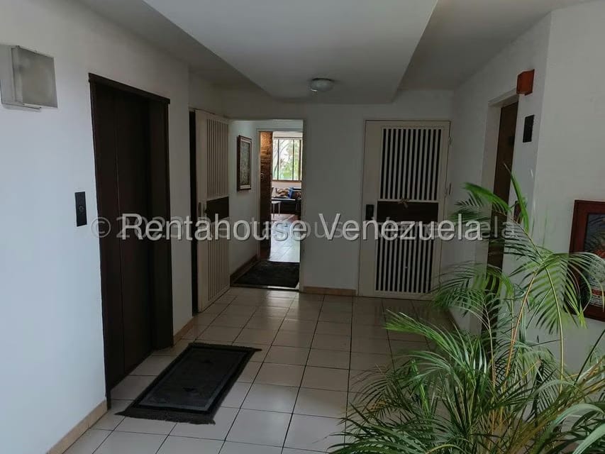 Apartamento (1 Nivel) en Alquiler en Colinas de Quinta Altamira, Distrito Metropolitano - 30
