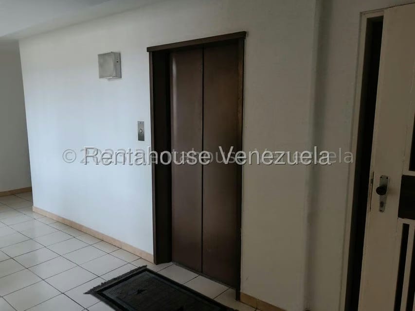 Apartamento (1 Nivel) en Alquiler en Colinas de Quinta Altamira, Distrito Metropolitano - 31