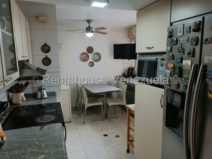 Apartamento (1 Nivel) en Alquiler en Colinas de Quinta Altamira, Distrito Metropolitano - 33