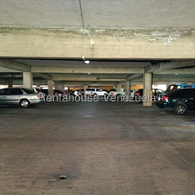 Apartamento (1 Nivel) en Alquiler en Colinas de Quinta Altamira, Distrito Metropolitano - 35