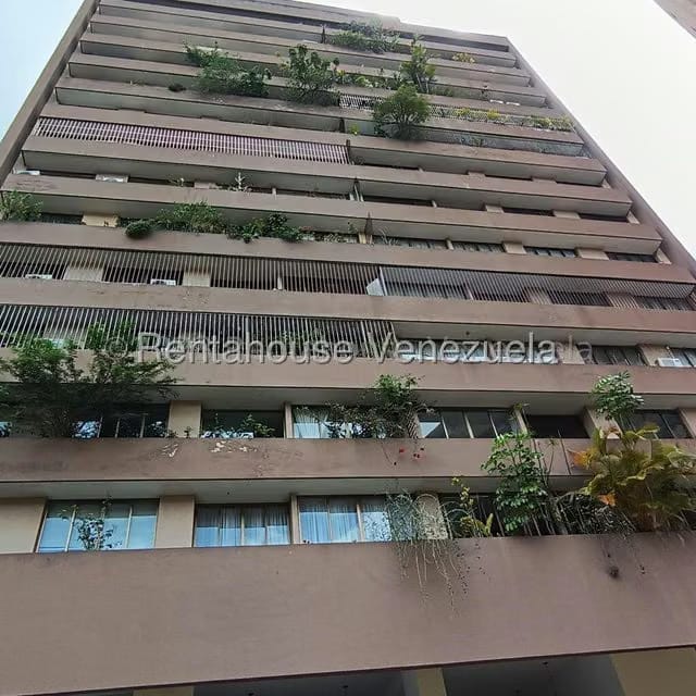 Apartamento (1 Nivel) en Alquiler en Colinas de Quinta Altamira, Distrito Metropolitano - 39