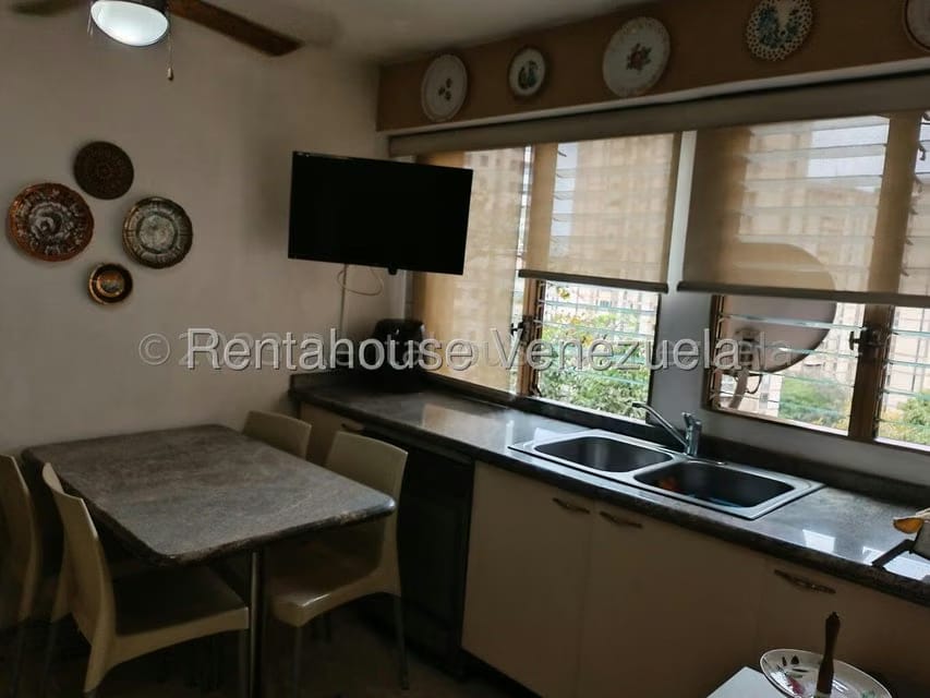 Apartamento (1 Nivel) en Alquiler en Colinas de Quinta Altamira, Distrito Metropolitano - 10