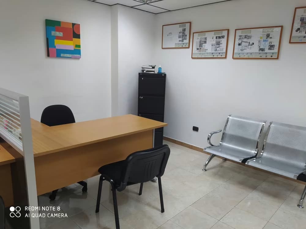 Oficina en Venta o Alquiler CC Prebo