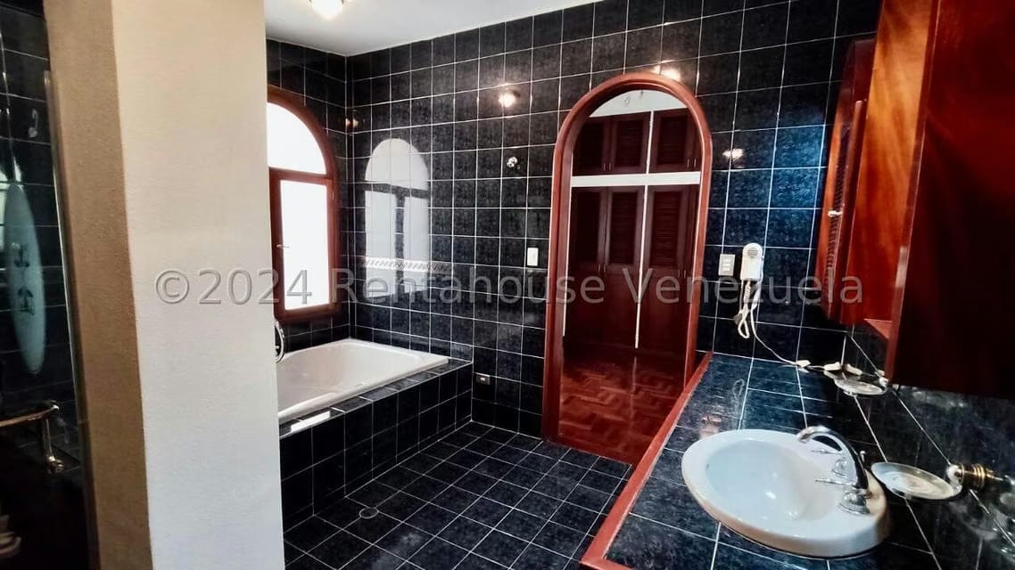 Casa (Duplex) en Venta en Parque el Retiro, Miranda - 24