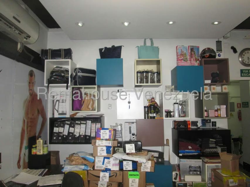 Comercial (Local Comercial) en Venta en La Campiña, Distrito Metropolitano - 2
