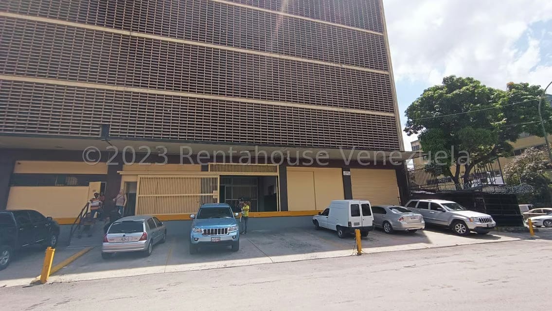 Comercial (Galpon - Deposito) en Alquiler en Los Cortijos de Lourdes, Distrito Metropolitano
