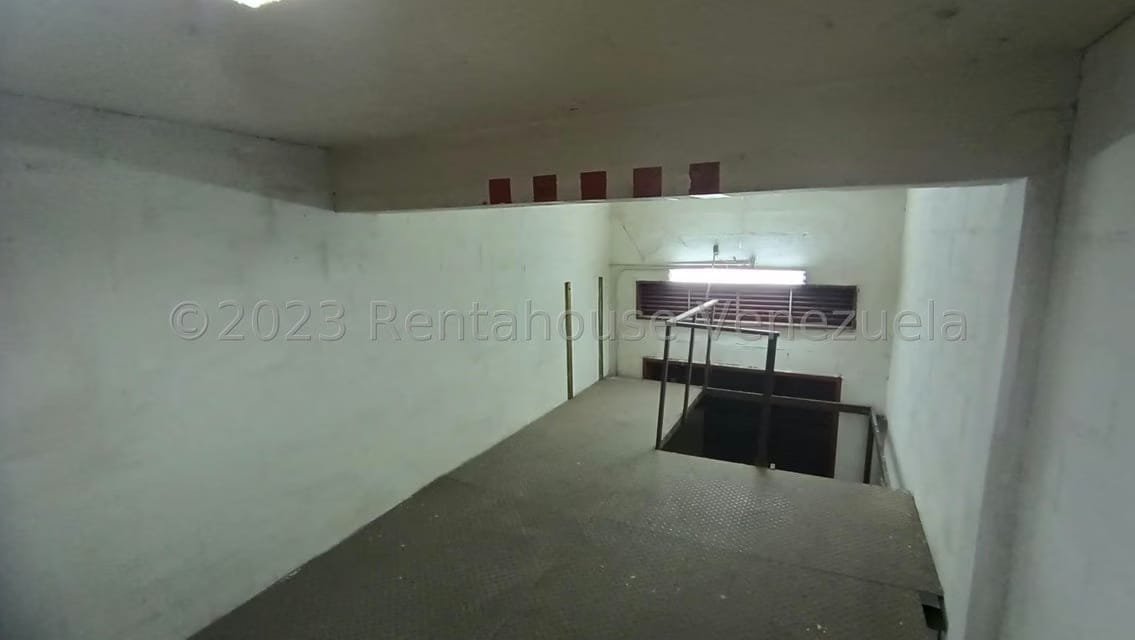 Comercial (Galpon - Deposito) en Alquiler en Los Cortijos de Lourdes, Distrito Metropolitano - 11