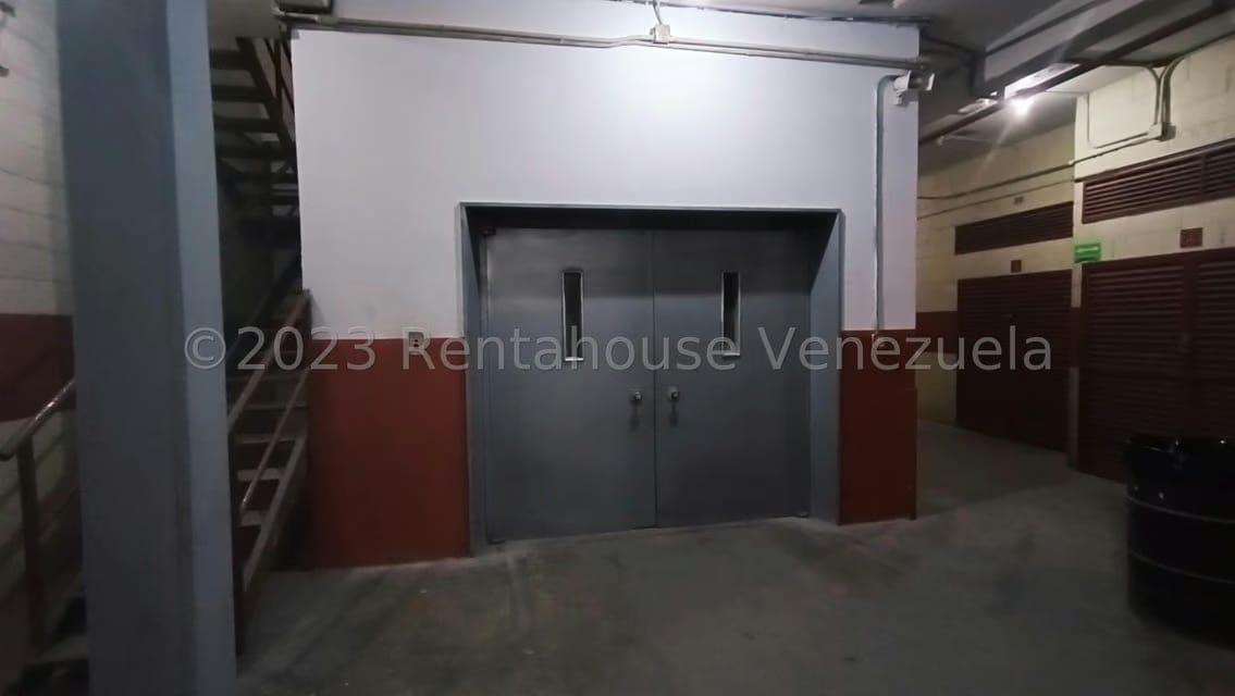 Comercial (Galpon - Deposito) en Alquiler en Los Cortijos de Lourdes, Distrito Metropolitano - 12