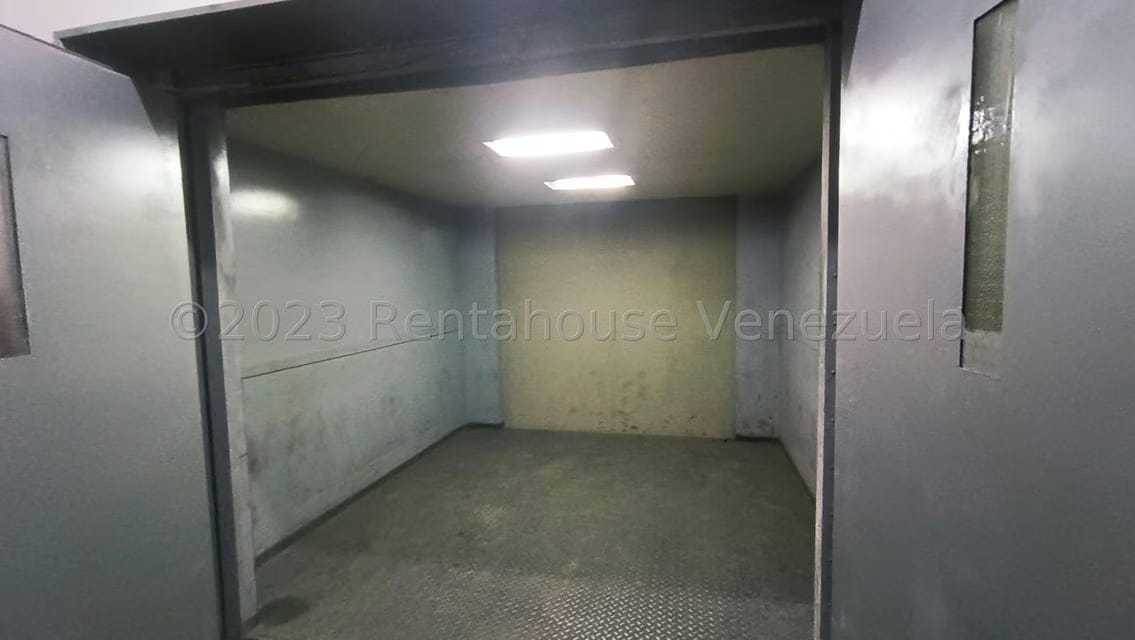 Comercial (Galpon - Deposito) en Alquiler en Los Cortijos de Lourdes, Distrito Metropolitano - 13