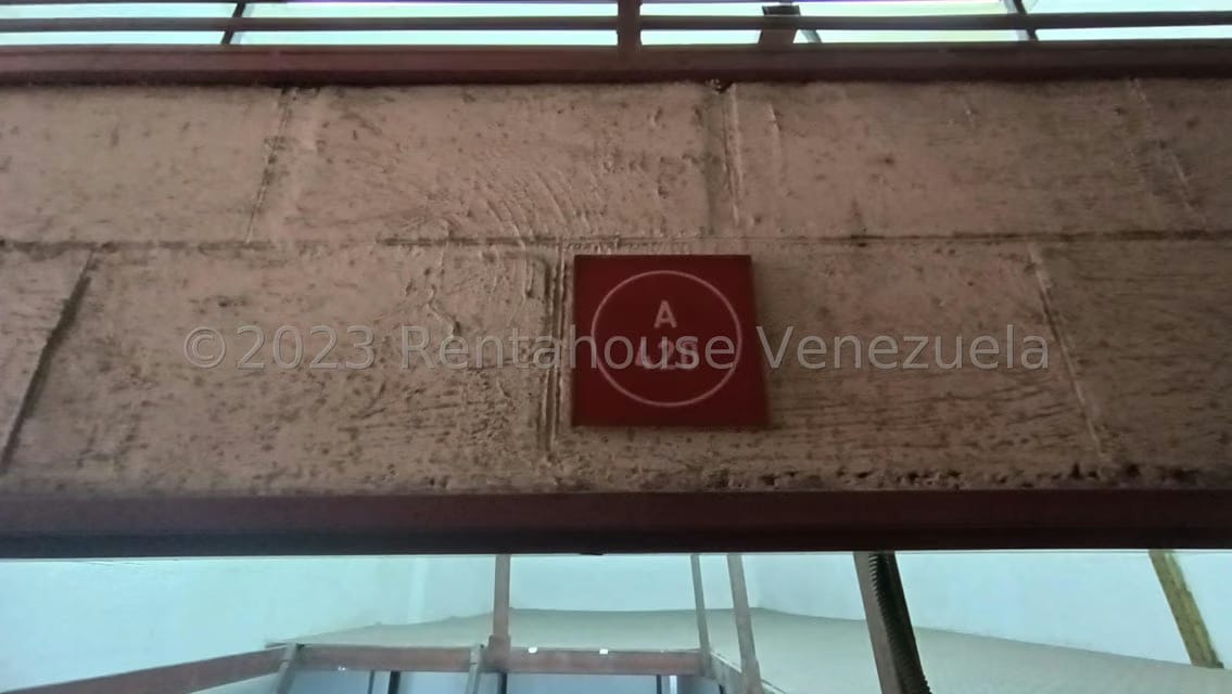 Comercial (Galpon - Deposito) en Alquiler en Los Cortijos de Lourdes, Distrito Metropolitano - 3