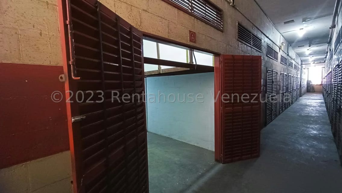 Comercial (Galpon - Deposito) en Alquiler en Los Cortijos de Lourdes, Distrito Metropolitano - 4