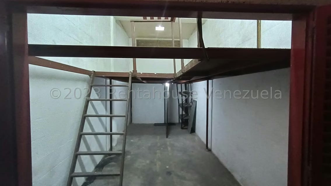 Comercial (Galpon - Deposito) en Alquiler en Los Cortijos de Lourdes, Distrito Metropolitano - 5