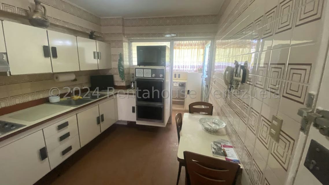 Apartamento (1 Nivel) en Alquiler en Colinas de Santa Monica, Distrito Metropolitano - 13