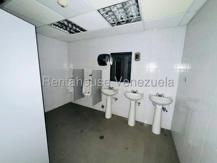 Comercial (Oficina) en Venta en Centro, Aragua - 31