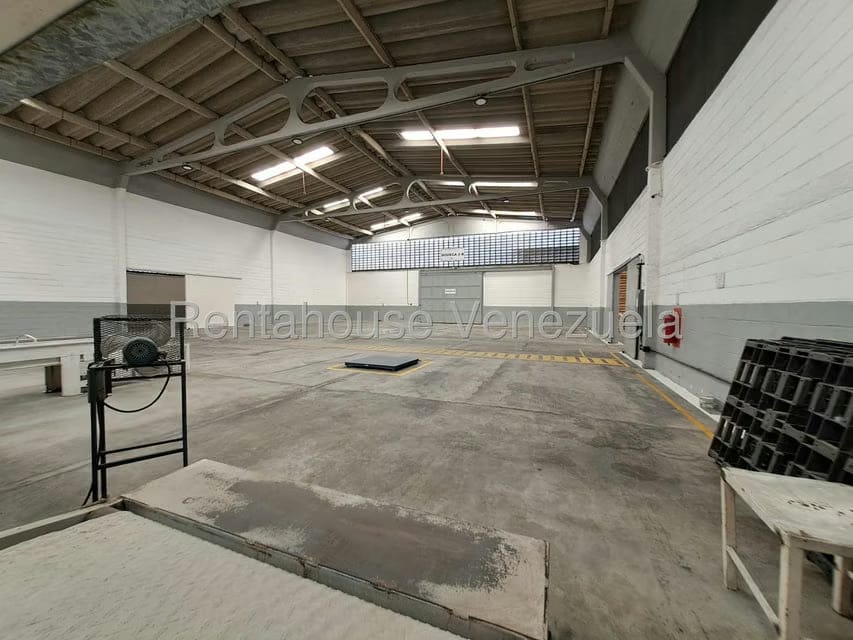 Comercial (Galpon - Deposito) en Venta en Zona Industrial Las Vegas, Aragua - 76