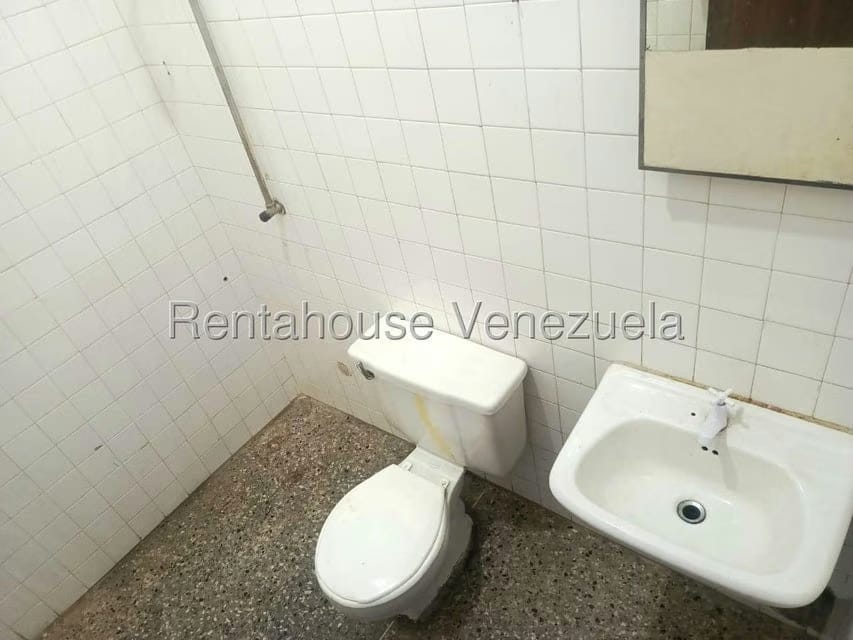Comercial (Local Comercial) en Alquiler en Zona Oeste, Lara - 12