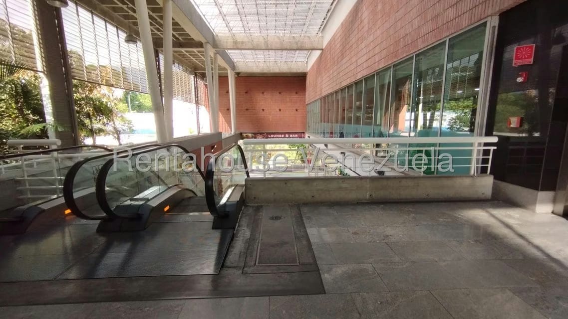 Comercial (Local Comercial) en Alquiler en Colinas de Valle Arriba, Distrito Metropolitano - 12