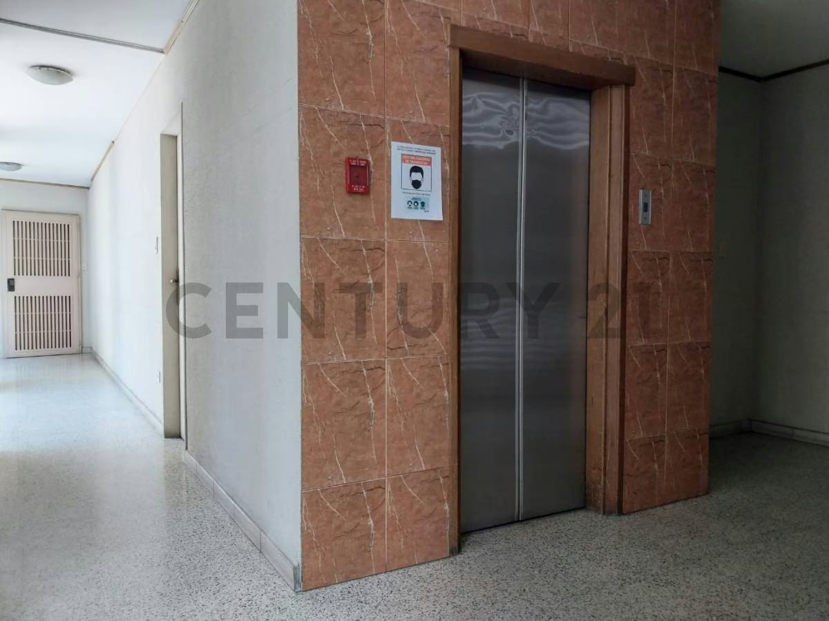 En venta espaciosa y Confortable Oficina ubicada en Sabana Grande - 3