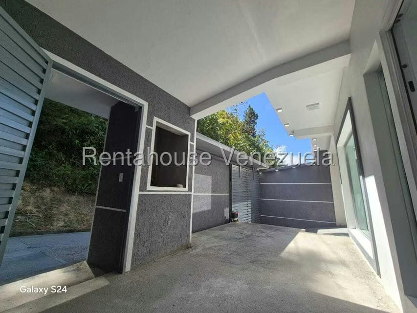 Casa (Multipes Niveles) en Venta en Los Guayabitos, Distrito Metropolitano - 2