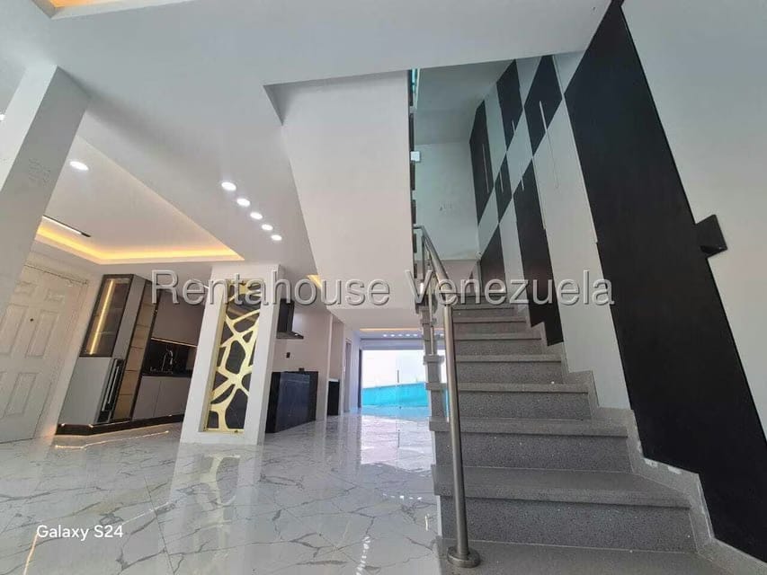 Casa (Multipes Niveles) en Venta en Los Guayabitos, Distrito Metropolitano - 14